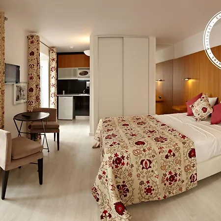 Casa Aguarelas بيت ضيافة 4*